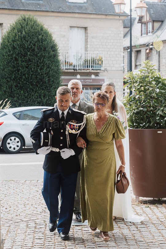 Mariage Ludivine & Victorien -07- Entrée dans la collégiale no