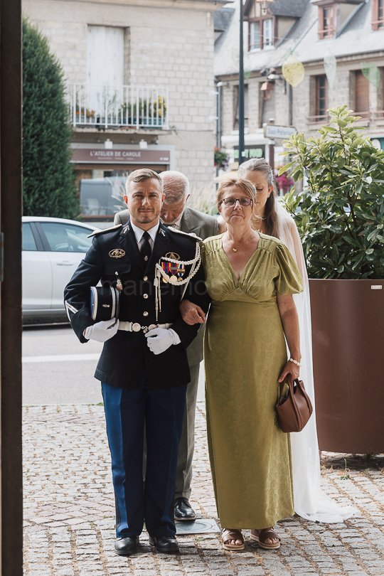 Mariage Ludivine & Victorien -07- Entrée dans la collégiale no