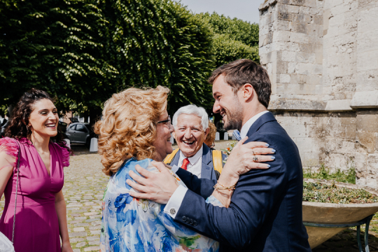 Mariage de Capucine & Laurent -8- devant l'Église Saint-Sauveur
