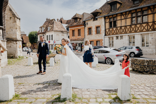 Mariage de Capucine & Laurent -8- devant l'Église Saint-Sauveur
