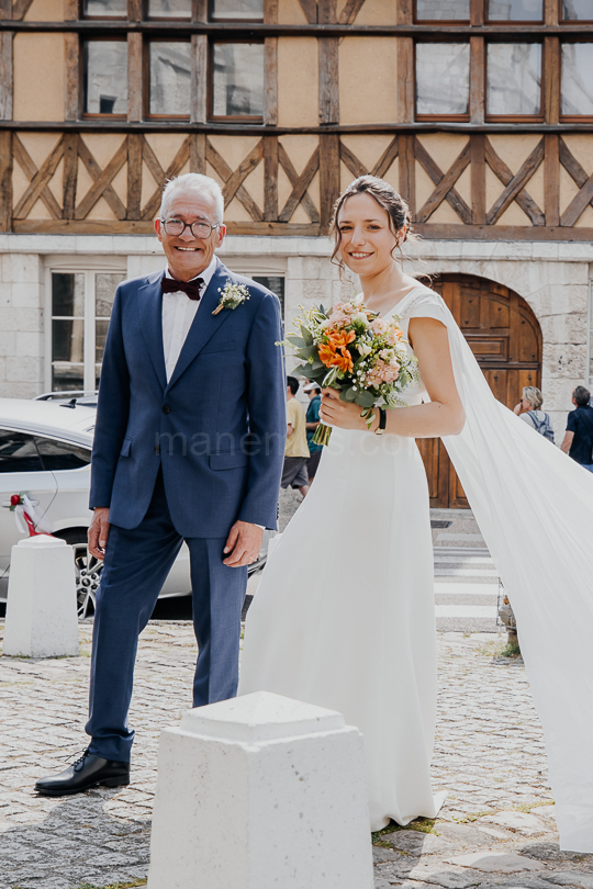 Mariage de Capucine & Laurent -8- devant l'Église Saint-Sauveur