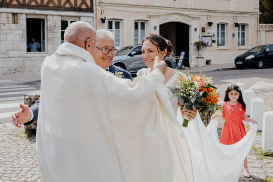 Mariage de Capucine & Laurent -8- devant l'Église Saint-Sauveur