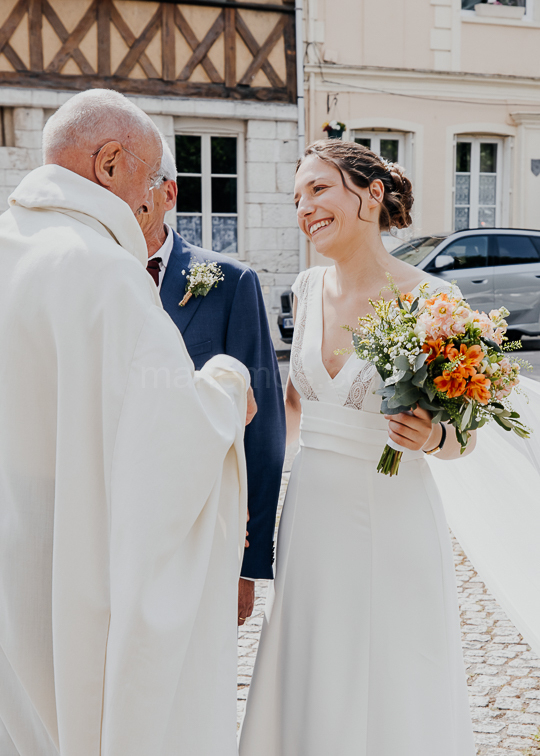 Mariage de Capucine & Laurent -8- devant l'Église Saint-Sauveur