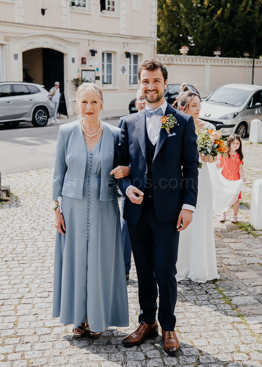 Mariage de Capucine & Laurent -8- devant l'Église Saint-Sauveur
