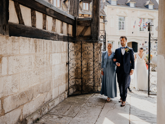 Mariage de Capucine & Laurent -8- devant l'Église Saint-Sauveur