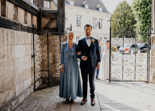 Mariage de Capucine & Laurent -8- devant l'Église Saint-Sauveur