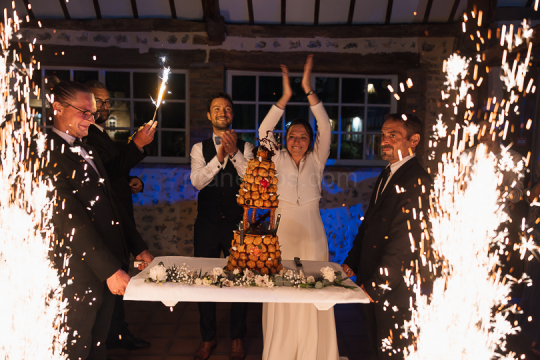 Mariage de Capucine & Laurent -30- Arrivée du gateau